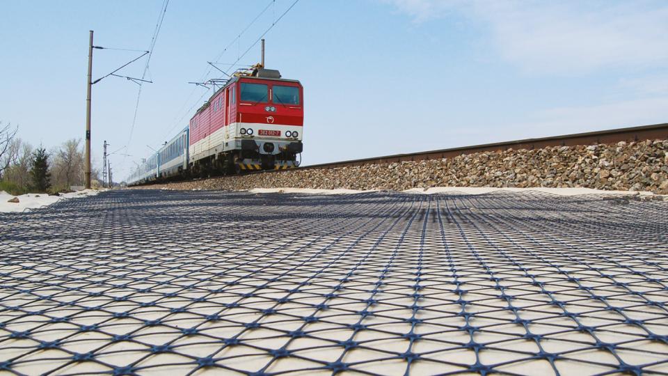 HOW DO TRIAX GEOGRIDS PREVENT BALLAST DEGRADATION?